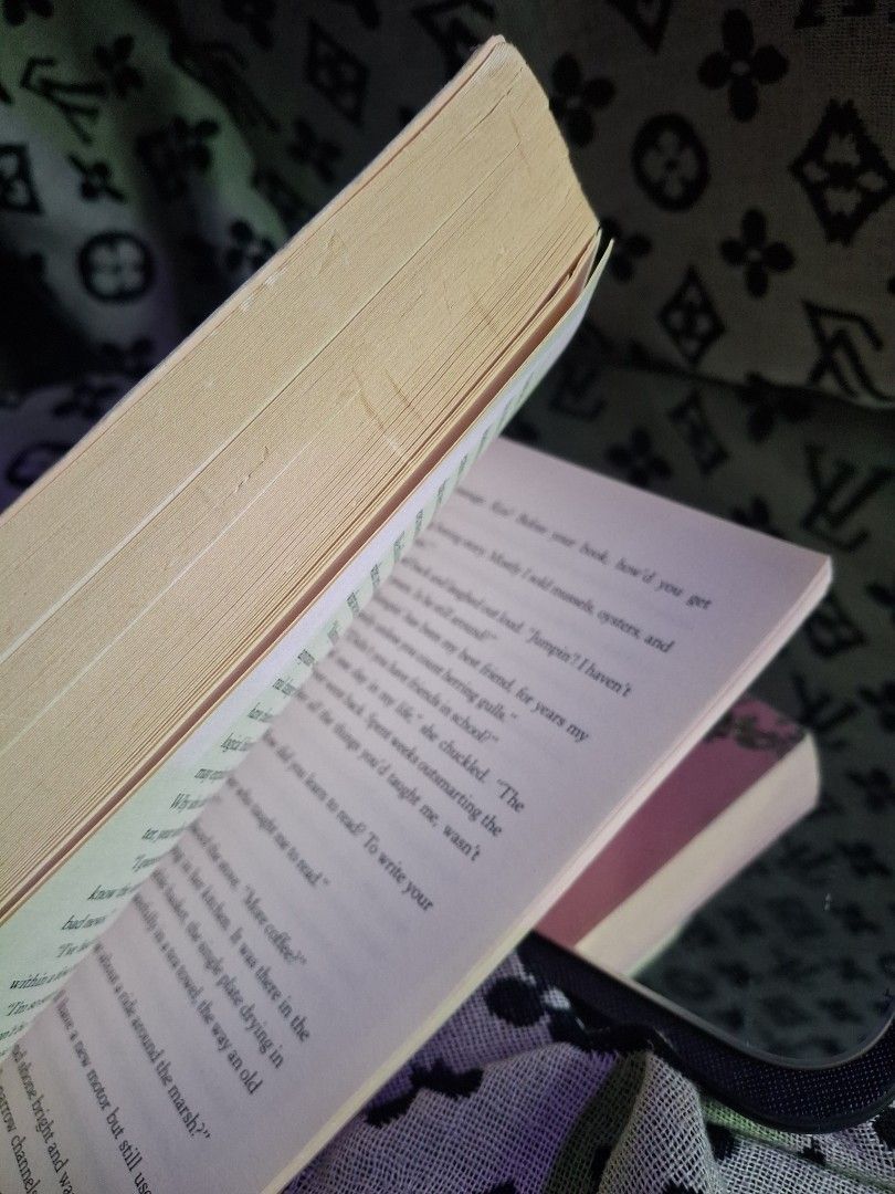 Where the crowdads sing by Delia Owens (Category: Storybooks) located in Puerto Princesa. Submitted by beepbobib (Listing ID 1463887978, Image 3). Description: Please keep in mind that these are second-hand books, so kindly manage your expectations. ⭐️ I can send more pictures upon request. ⭐️ Payment-first policy. ⭐️ No rush shipping, please. ⭐️ The miner will shoulder the shipping fee (SF). Our courier is J&T ⭐️can do meet up in : SM Puerto Pri