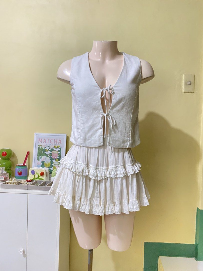 WHITE LINEN VEST FRONT-TIE TOP (Category: Others Tops) located in Dasmarinas. Submitted by hannah.oakph (Listing ID 1466026149, Image 1). Description: .