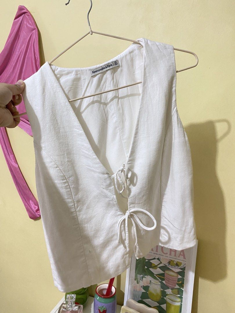WHITE LINEN VEST FRONT-TIE TOP (Category: Others Tops) located in Dasmarinas. Submitted by hannah.oakph (Listing ID 1466026149, Image 3). Description: .