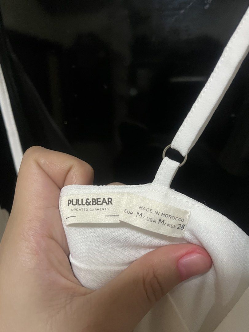 White Mini Dress (Category: Dresses) located in Pasig City. Submitted by ellabusy (Listing ID 1466095257, Image 2). Description: Pull & Bear White Mini dress.