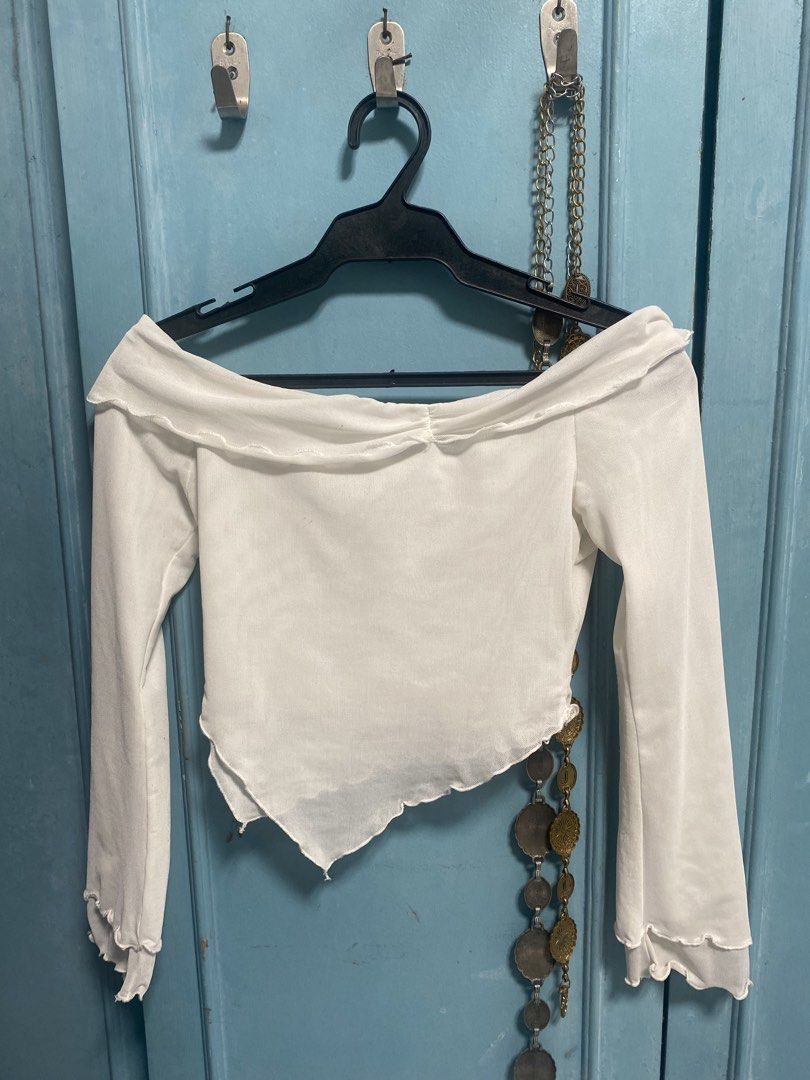 White Off-shoulders Mesh Top (Category: Longsleeves) located in Las Pinas. Submitted by ma.andrealopez37 (Listing ID 1466145241, Image 2). Description: - Stylish design that matches any outfit or setup - Very Versatile can be dressed up and down.
