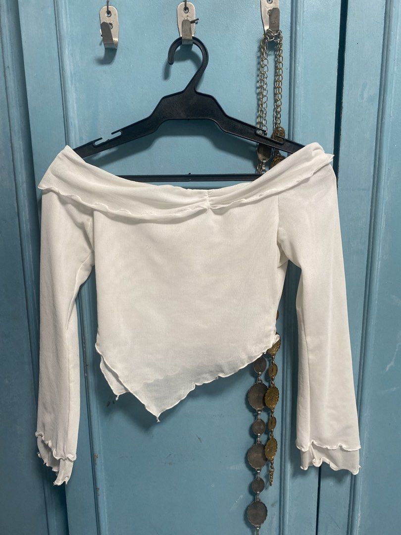 White Off-shoulders Mesh Top (Category: Longsleeves) located in Las Pinas. Submitted by ma.andrealopez37 (Listing ID 1466145241, Image 1). Description: - Stylish design that matches any outfit or setup - Very Versatile can be dressed up and down.