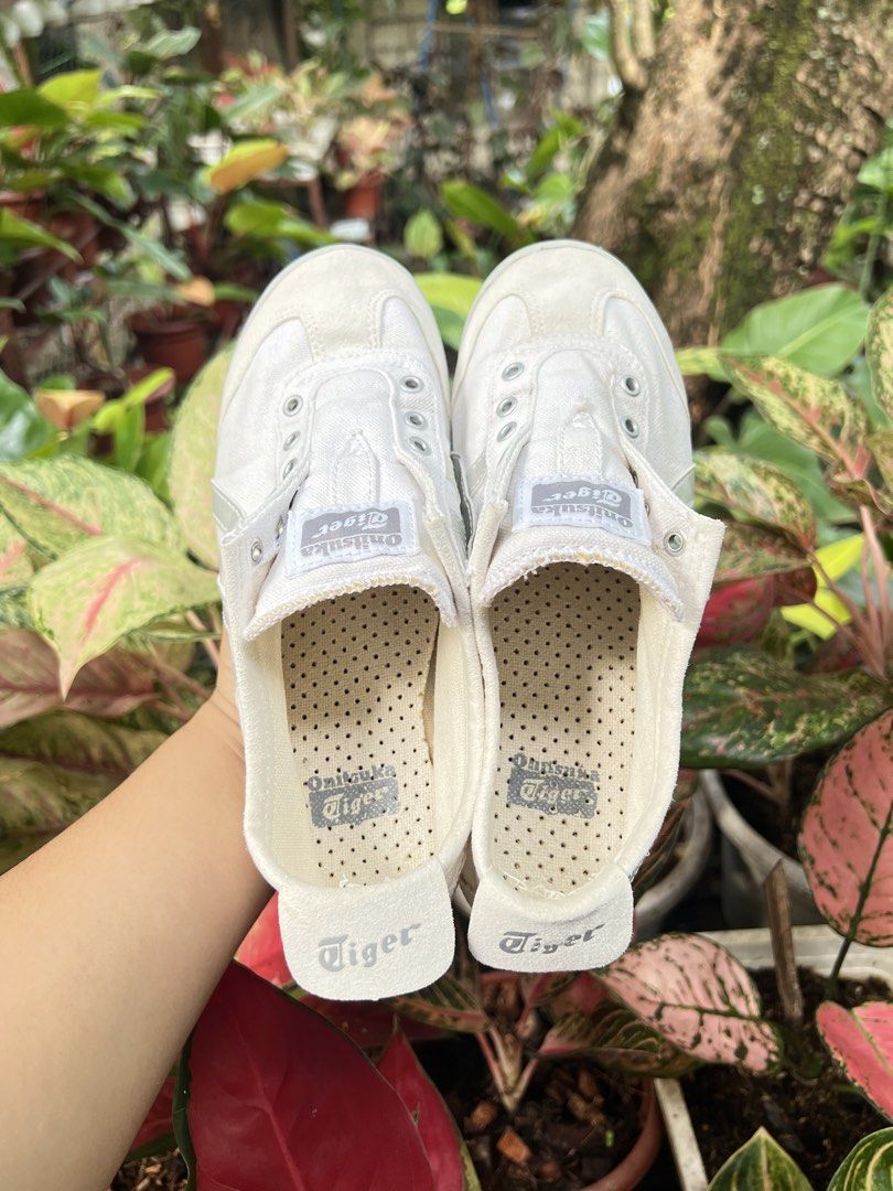 White Onitsuka Tiger Mexico 66 Slip-On (Category: Sneakers) located in Dapitan. Submitted by gelbread (Listing ID 1466035393, Image 3). Description: .