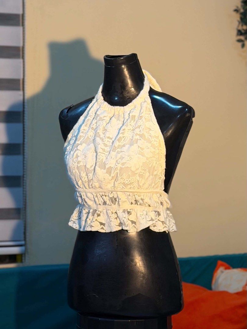 White self tie halter (Category: Sleeveless) located in San Pablo. Submitted by akari_kin (Listing ID 1466153347, Image 1). Description: .