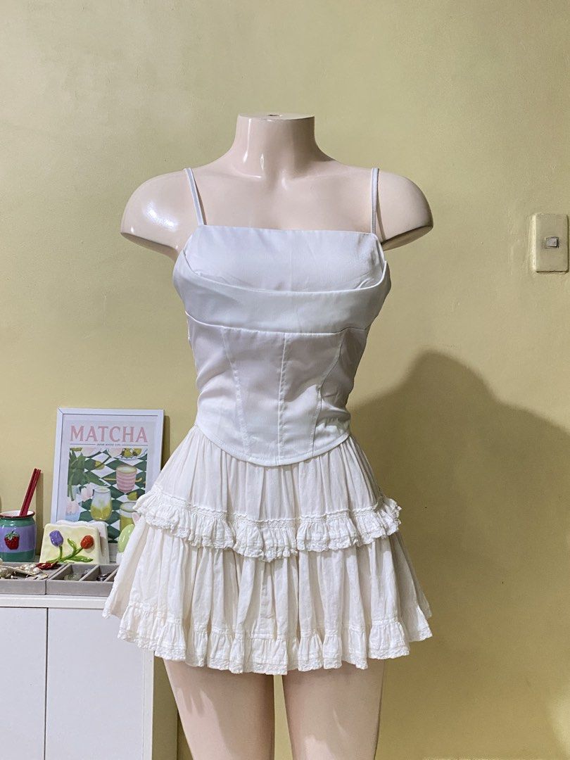 WHITE SILK CORSET-ISH TOP (Category: Others Tops) located in Dasmarinas. Submitted by hannah.oakph (Listing ID 1466021733, Image 2). Description: .