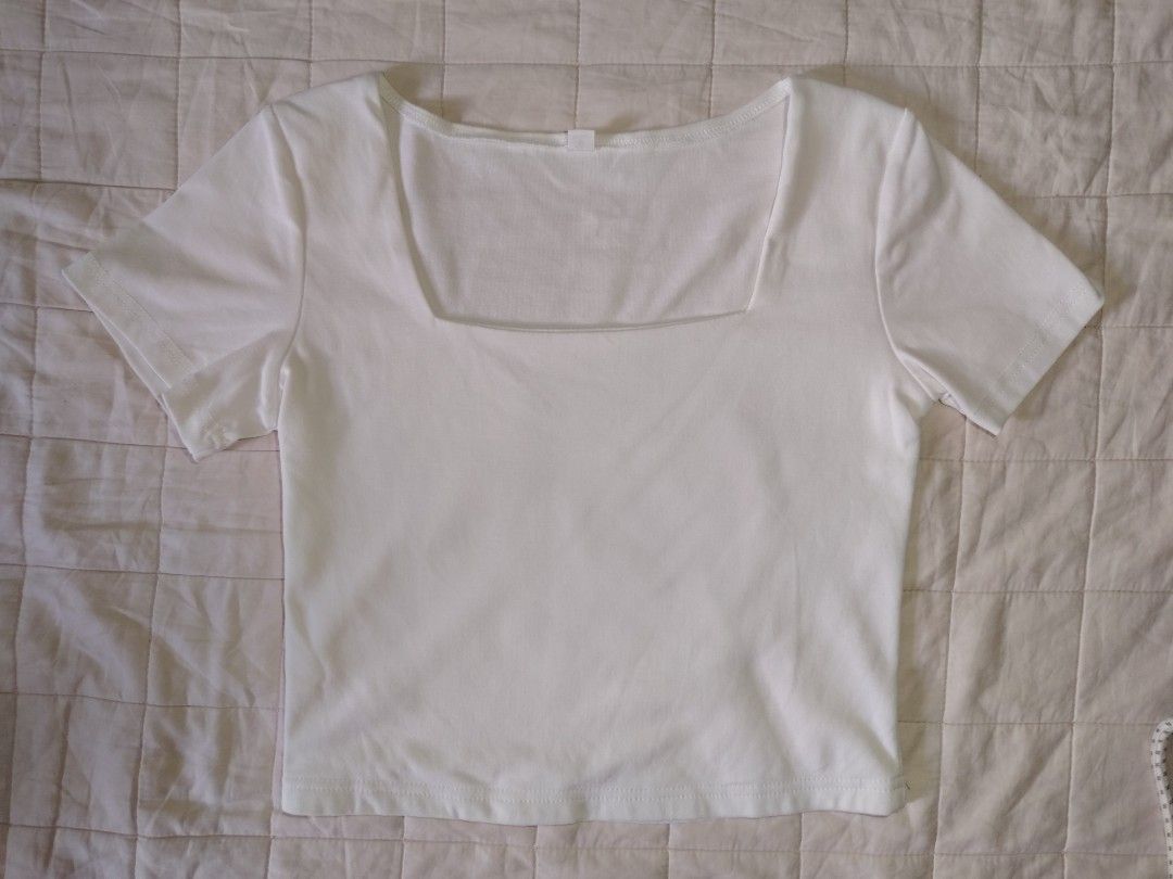 White Square Neck Short Sleeve Crop Top (Category: Shirts) located in Tarlac. Submitted by your_finds (Listing ID 1465996420, Image 1). Description: Description: - (Medium on tag) S-M ang size - White ang color - Square neck Condition: 10/10 / Excellent condition Medida size (inch) Bust: 30-35 Length: 15.5.