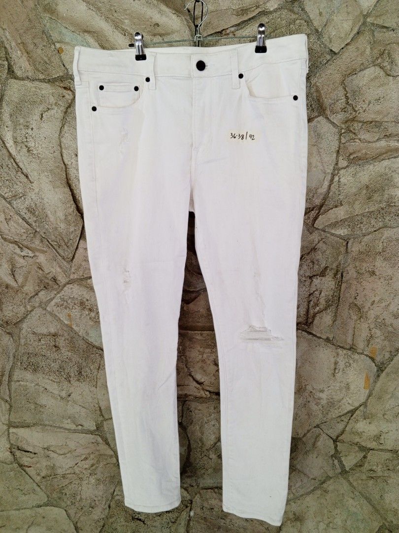 White Trousers Bundle Set (Category: Sets or Coordinates) located in Orani. Submitted by thriftniea (Listing ID 1466043693, Image 3). Description: BUNDLE OF 3 WHITE PANTS ₱500 ONLY SIZE INDICATED LOC: BATAAN.
