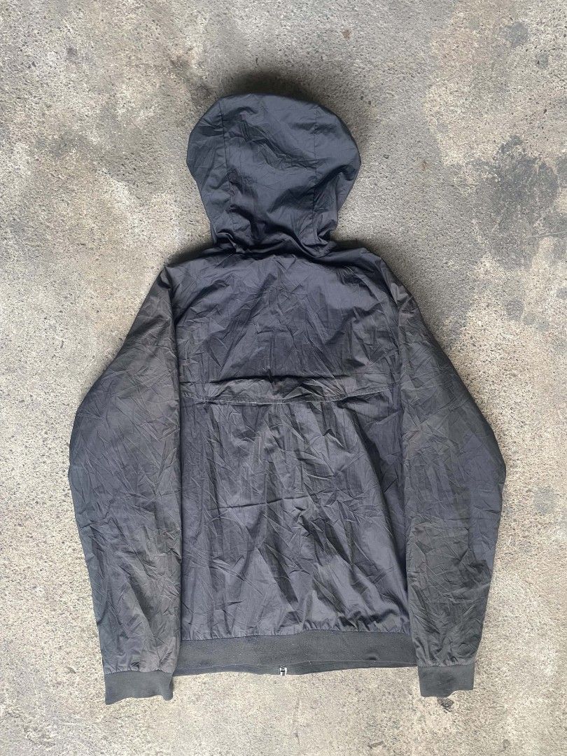 WINDBREAKER NIKE W/HOOD (Category: Hoodies) located in Siniloan. Submitted by jv_anthony (Listing ID 1466094703, Image 2). Description: 21×28 ISSUE: SUN FADE OR ZONROX STAIN VISIBLE ON PIC.