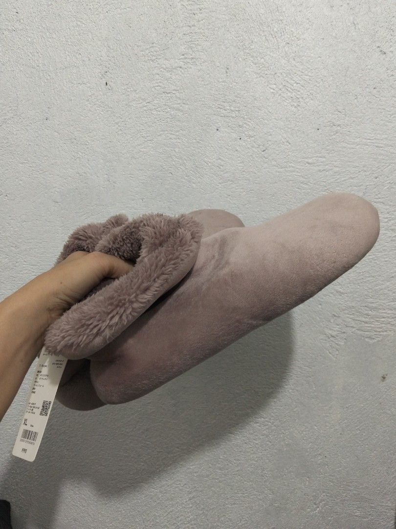 Winter Boots Uniqlo (Category: Boots) located in El Salvador. Submitted by francheskaukayukay (Listing ID 1465989780, Image 1). Description: .