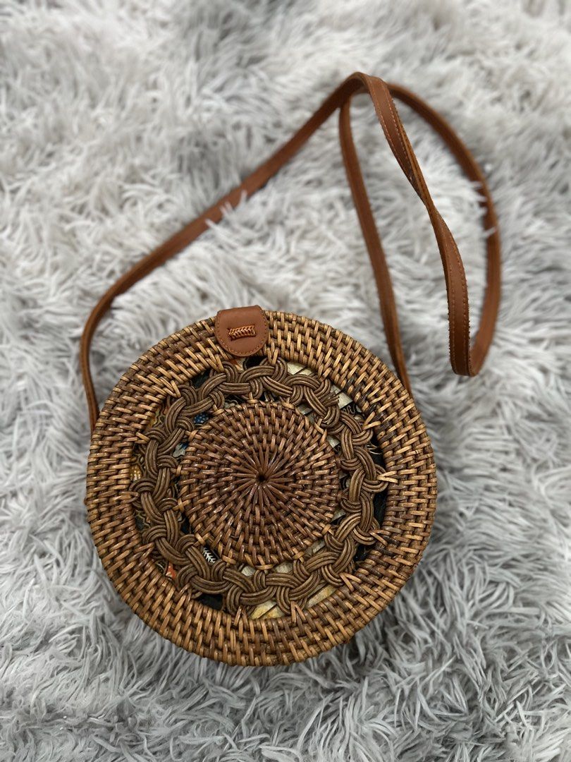 Woven Bag (Category: Shoulder Bags) located in Quezon City. Submitted by tangled8 (Listing ID 1465955395, Image 1). Description: Original shoulder woven bag bought in Phuket Thailand.