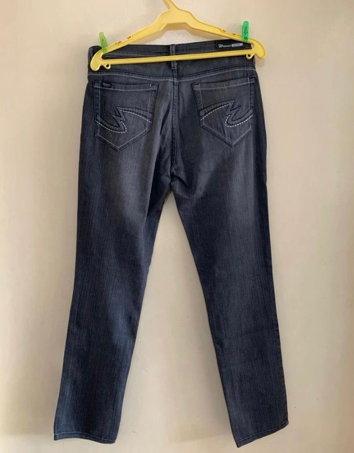 Wranco Jeans Womens (Category: Jeans) located in Valenzuela. Submitted by clickandshoppreloved (Listing ID 1465966647, Image 2). Description: Wranco Jeans Womens Original, Onhand 30 Size On Tag Waist : 30in Height: 37 - 41 Color : Black (Excellent Condition, Good As New).