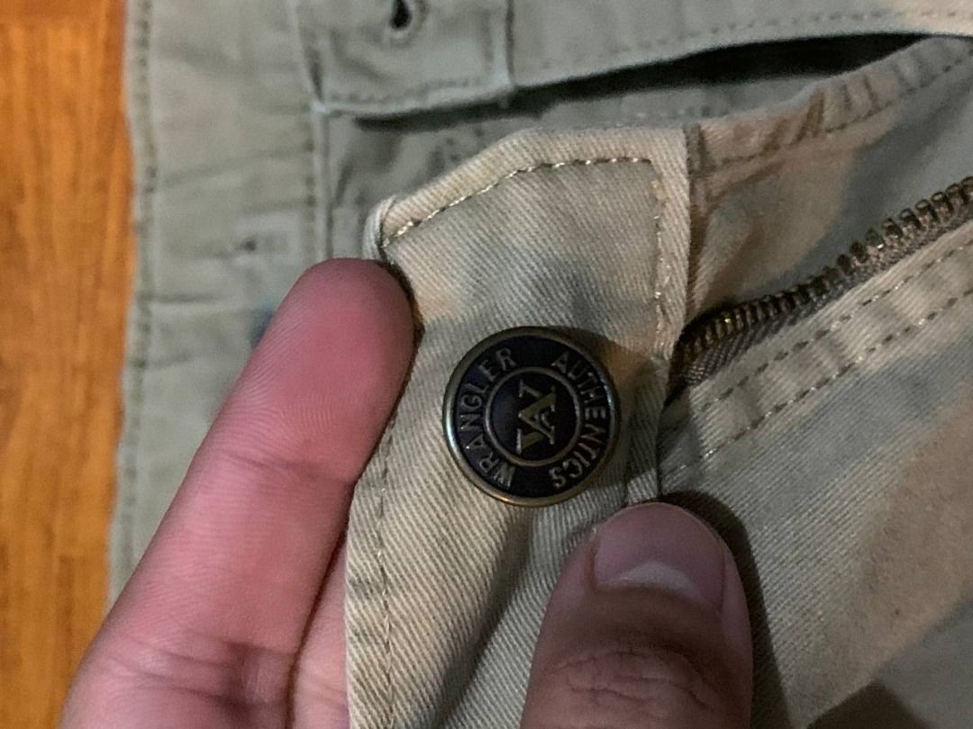 Wrangler Authentics Cargo Shorts Khaki Size 16 Regular (Category: Shorts) located in Davao. Submitted by thrift_solemates (Listing ID 1466053251, Image 3). Description: - Brand: Wrangler Authentics - Size: 16 Regular (Waist 28-29) - Material: 100% Cotton - Color: Khaki - Features: Multiple side pockets, button and zip fly closure - Origin: Made in Bangladesh - Style: Solid, casual everyday wear.