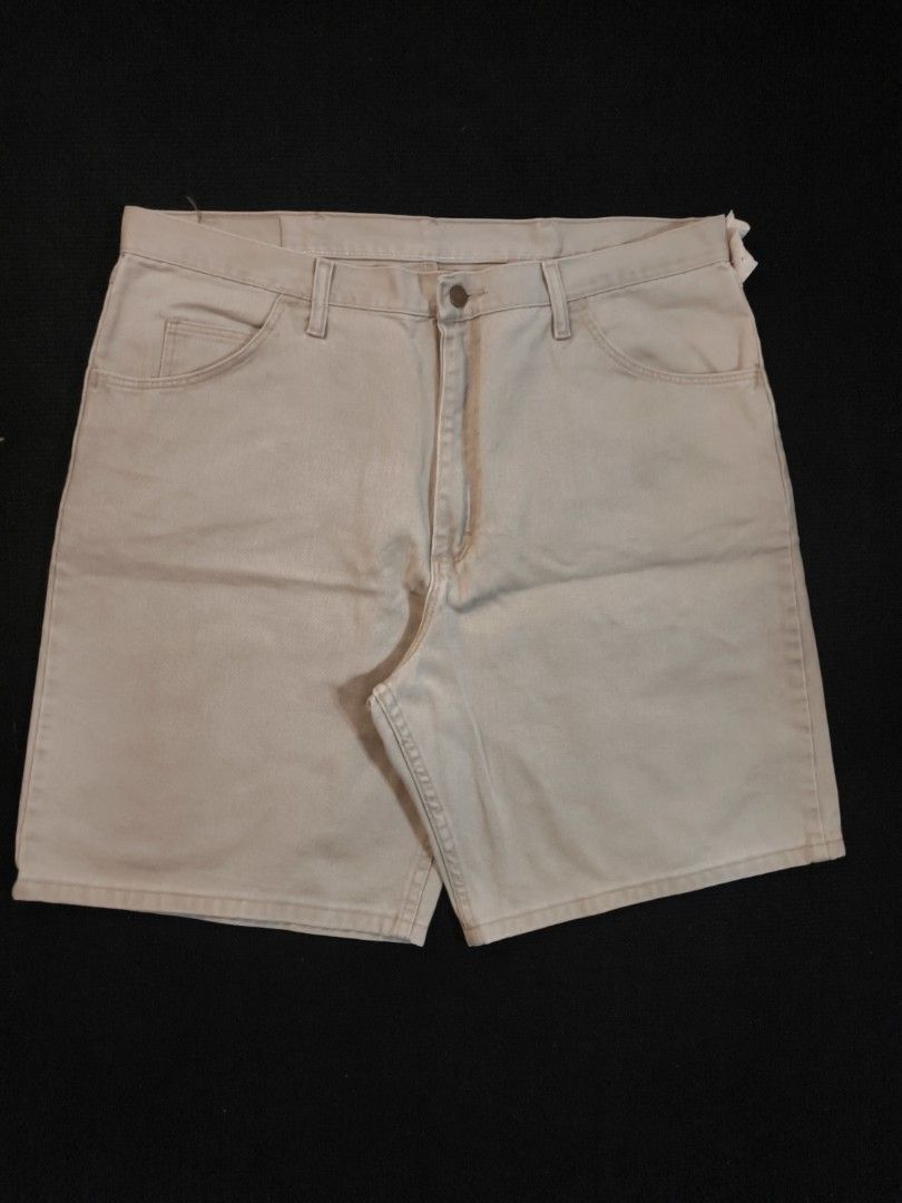 WRANGLER BEIGE JORTS (Category: Shorts) located in San Fernando. Submitted by gaboo_asncn (Listing ID 1466139864, Image 2). Description: - WRANGLER BEIGE JORTS - Size: W-38/L-22/T-15/LO-12.5 - Condition: Excellent - Color Rate: 9.5/10 - No issue.