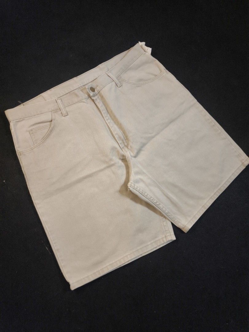 WRANGLER BEIGE JORTS (Category: Shorts) located in San Fernando. Submitted by gaboo_asncn (Listing ID 1466139864, Image 1). Description: - WRANGLER BEIGE JORTS - Size: W-38/L-22/T-15/LO-12.5 - Condition: Excellent - Color Rate: 9.5/10 - No issue.