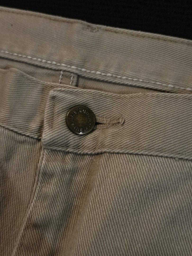 WRANGLER BEIGE JORTS (Category: Shorts) located in San Fernando. Submitted by gaboo_asncn (Listing ID 1466139864, Image 3). Description: - WRANGLER BEIGE JORTS - Size: W-38/L-22/T-15/LO-12.5 - Condition: Excellent - Color Rate: 9.5/10 - No issue.