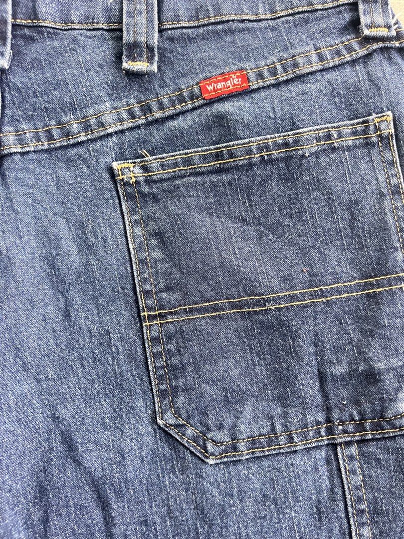Wrangler carpenter (Category: Shorts) located in Manila. Submitted by lardo.599 (Listing ID 1466104443, Image 3). Description: Size 34 No issue.