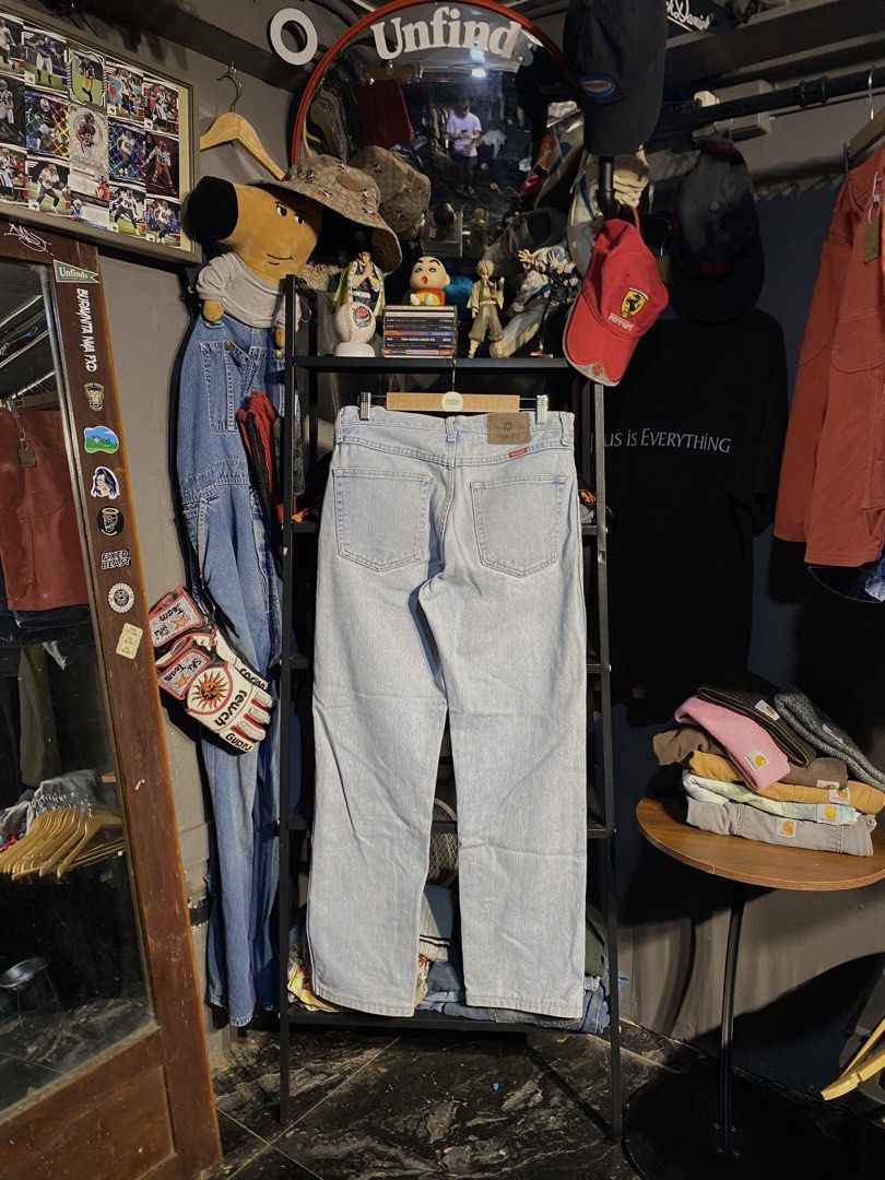 WRANGLER WASHED DENIM PANTS (Category: Jeans) located in San Pablo. Submitted by genesisllo24149 (Listing ID 1466047971, Image 1). Description: WRANGLER WASHED DENIM PANTS WAIST -> 32 LENGTH -> 40 THIGH -> 12.5 LEG OPENING -> 8.5 ISSUE -> MINIMAL STAIN CONDITION -> GOOD DM TO PURCHASE 📥 DISCLAIMER: - Please manage your expectations, posted items are preloved, used & thrifted -Actual color may vary due to lighting -Flaker will be posted.