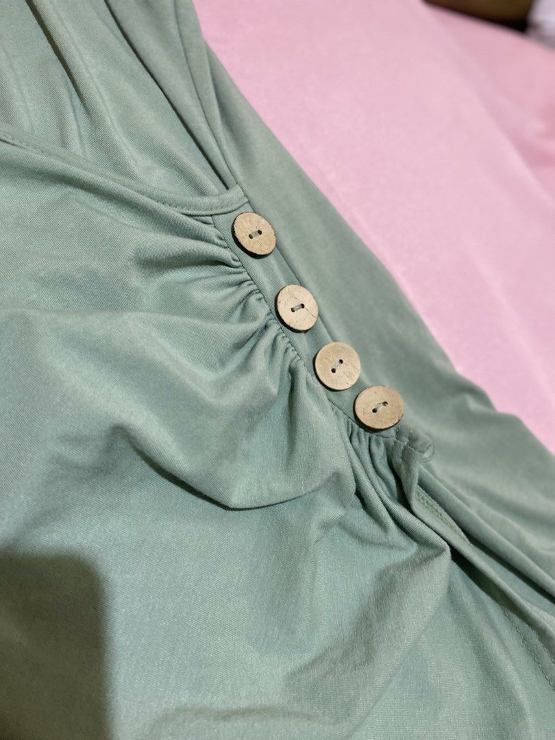 Wrap Around Like Dress (Category: Dresses) located in Siniloan. Submitted by klo.zettefinds (Listing ID 1465964500, Image 2). Description: - body hugging - fits small to semi med sized - has himulmol sa upper part and small stain (washable) .