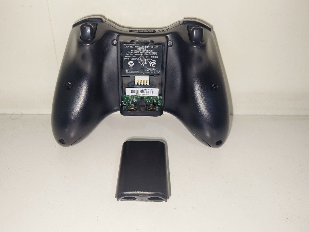 Xbox 360 Wireless Controller (Category: Xbox) located in Ipoh. Submitted by silentlowcollector (Listing ID 1466049253, Image 3). Description: * Tested working * Original Wireless Controller Xbox 360 * Serious Buyer Only * Postage Add RM10.