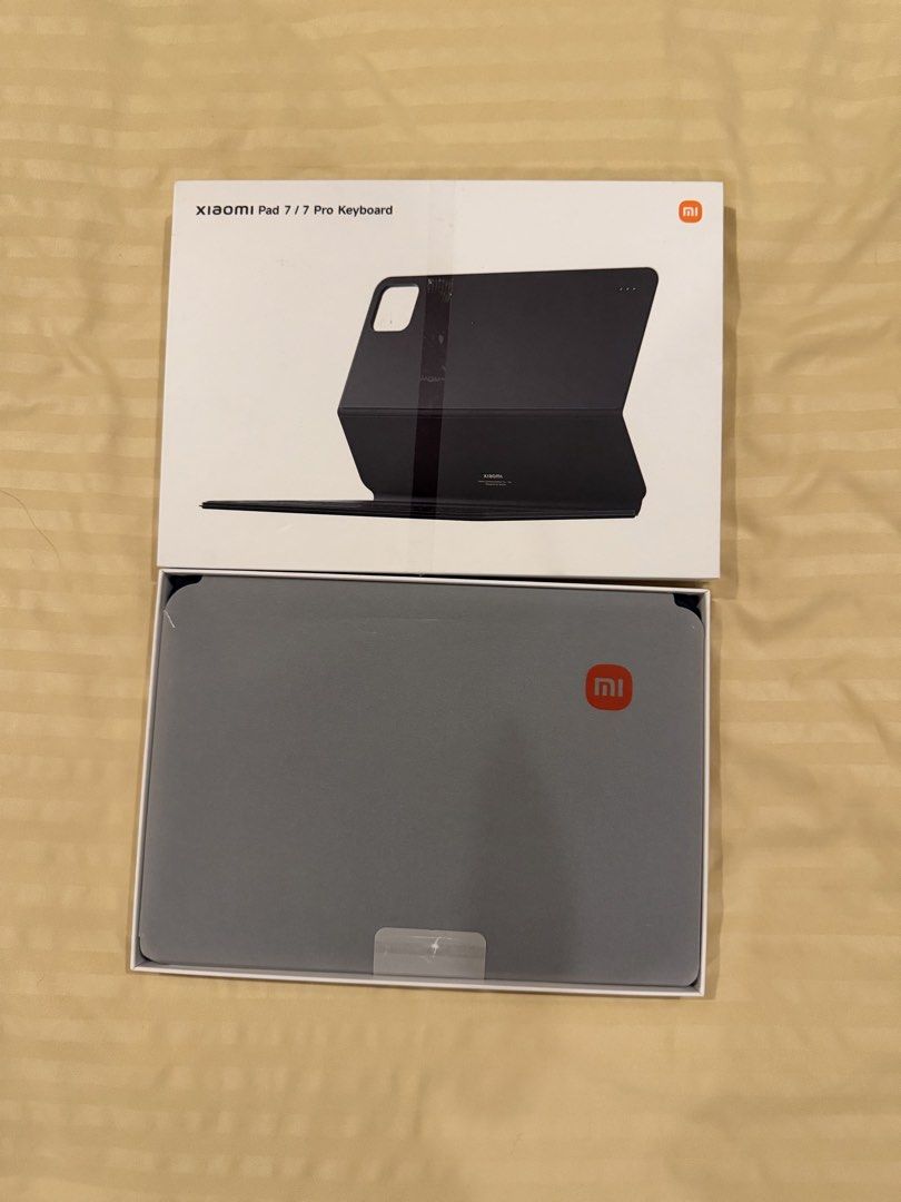 Xiaomi Pad 7 Keybkard (Category: Other Mobile & Gadget Accessories) located in Manila. Submitted by heleensym (Listing ID 1466100739, Image 3). Description: Xiaomi Pad 7 keyboard Used this for only 2 months Includes box & packaging *Preferably for delivery bc i have work so it’s difficult for me to do meet up :( you can check the item before paying.