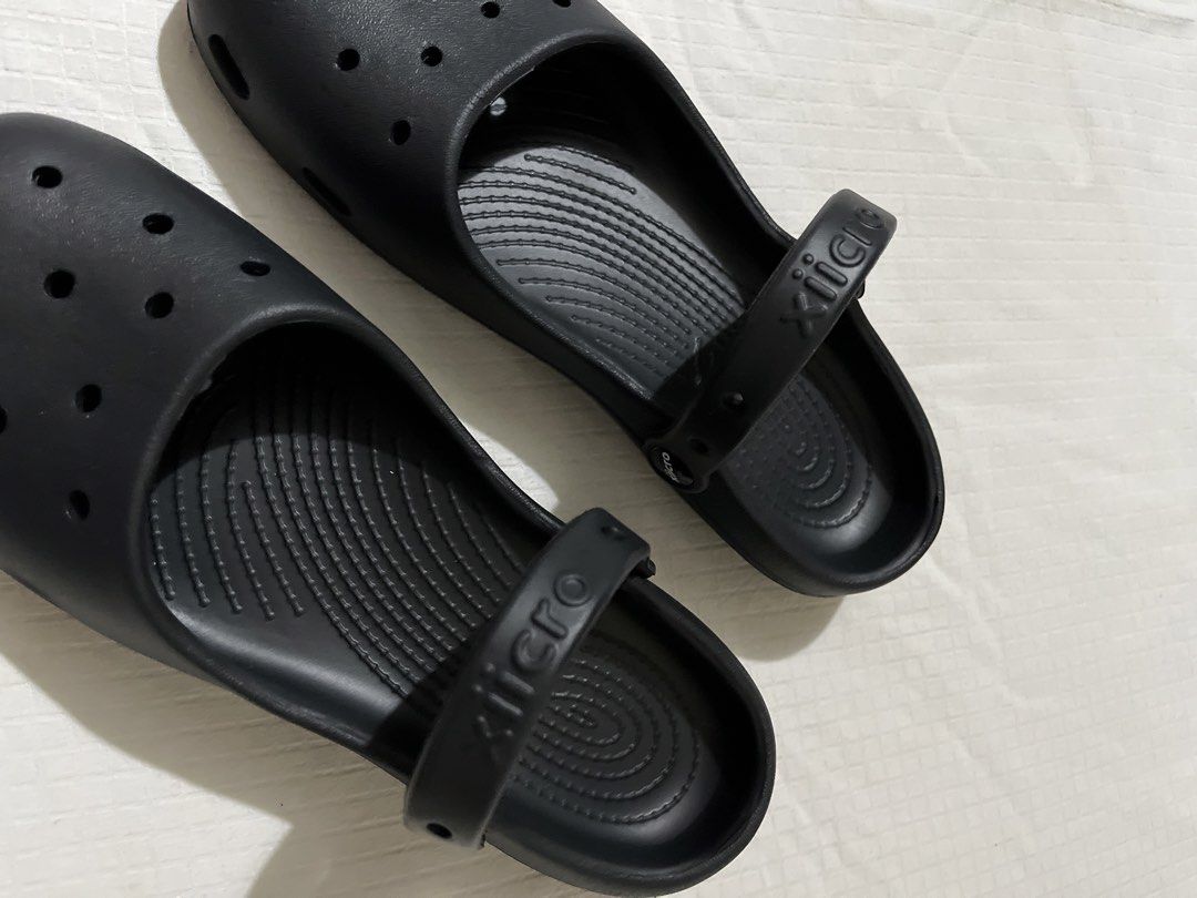 xiicro Black Clogs Shoes Size 41 (Category: Flats & Sandals) located in Quezon City. Submitted by getitrightaway.ph (Listing ID 1466071079, Image 3). Description: - Brand: Xiicro - Size: 41 (Men's/Unisex) - Color: Classic Black - Style: Slip-on clogs with breathable ventilation holes - Features: Adjustable heel strap with embossed branding, textured footbed for anti-slip grip, and durable rubber outsole with deep tread - Weight: Super lightweight