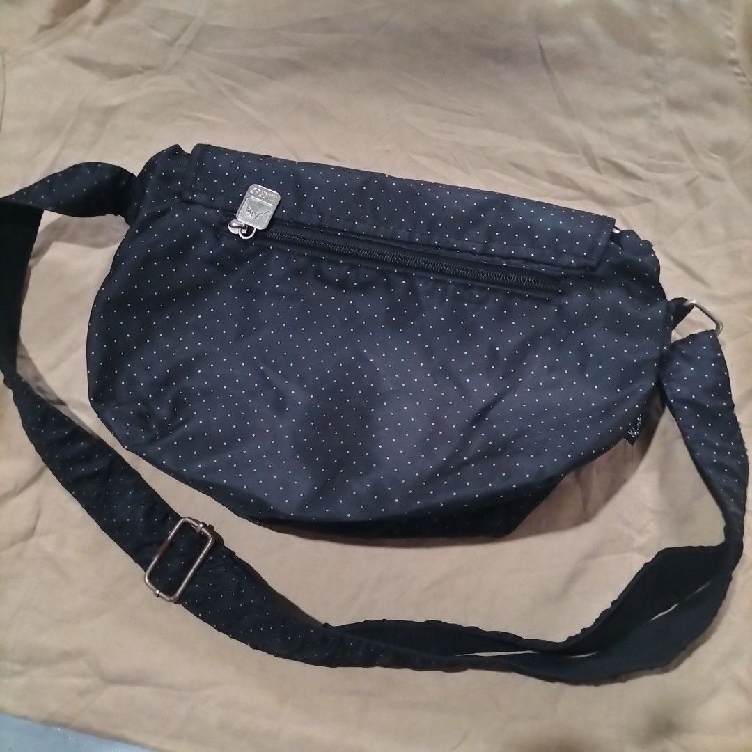 XLARGE SLING BAG (Category: Sling Bags) located in Aloran. Submitted by thrift_hunter73 (Listing ID 1465979184, Image 2). Description: XLARGE SLING BAG Excellent Condition No issue DM.