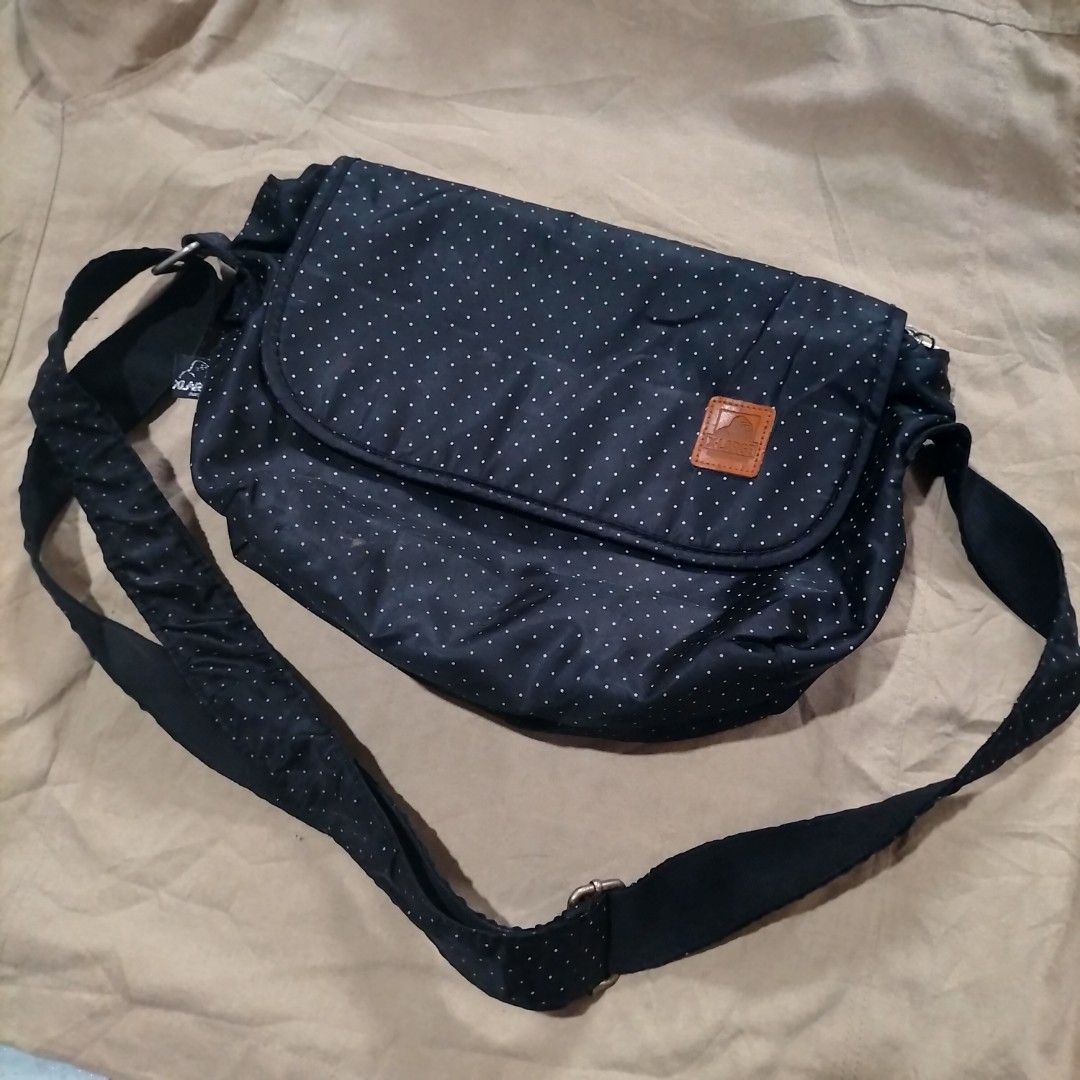 XLARGE SLING BAG (Category: Sling Bags) located in Aloran. Submitted by thrift_hunter73 (Listing ID 1465979184, Image 1). Description: XLARGE SLING BAG Excellent Condition No issue DM.