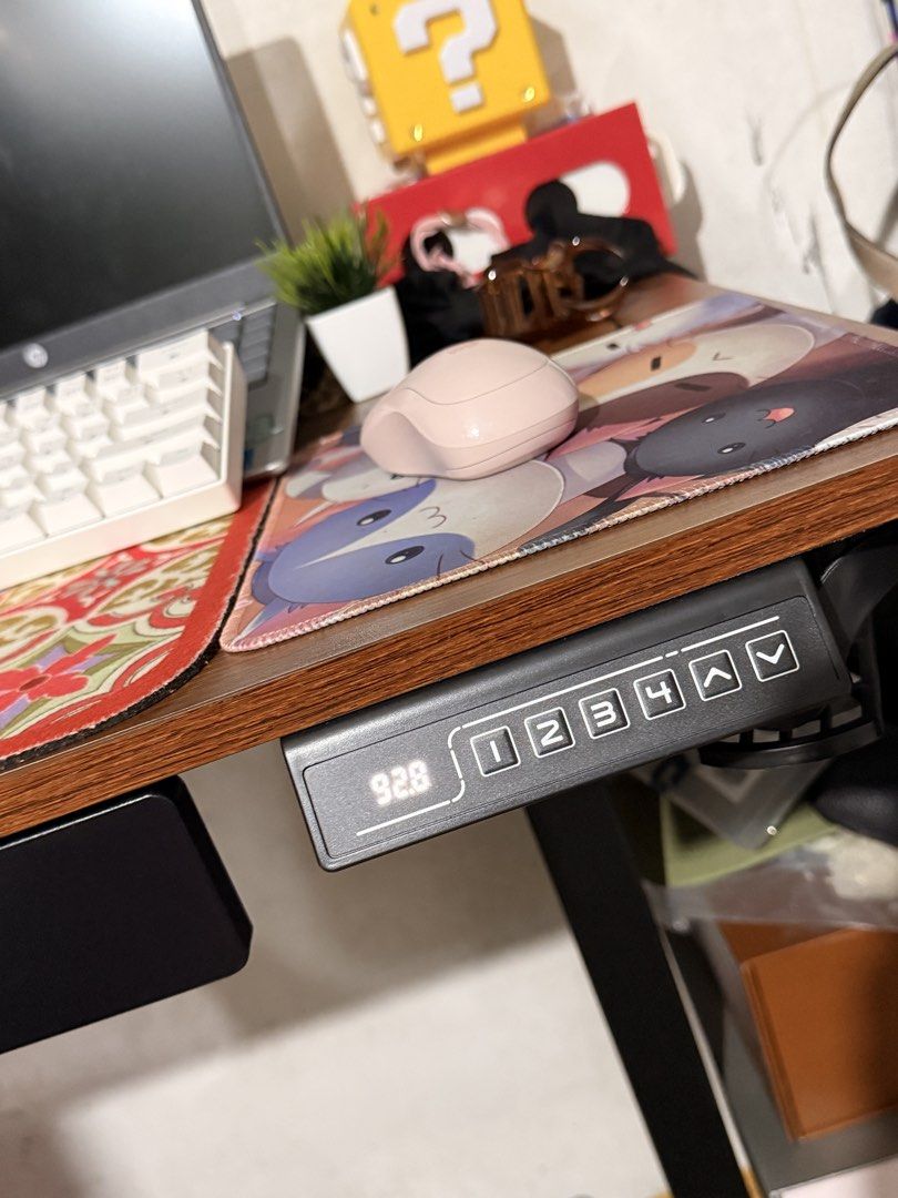 Xpanse Electric Office table (Category: Office Furniture & Fixtures) located in Quezon City. Submitted by greys.grace (Listing ID 1466073836, Image 2). Description: Moving out.Get nyo na pls 🥹.
