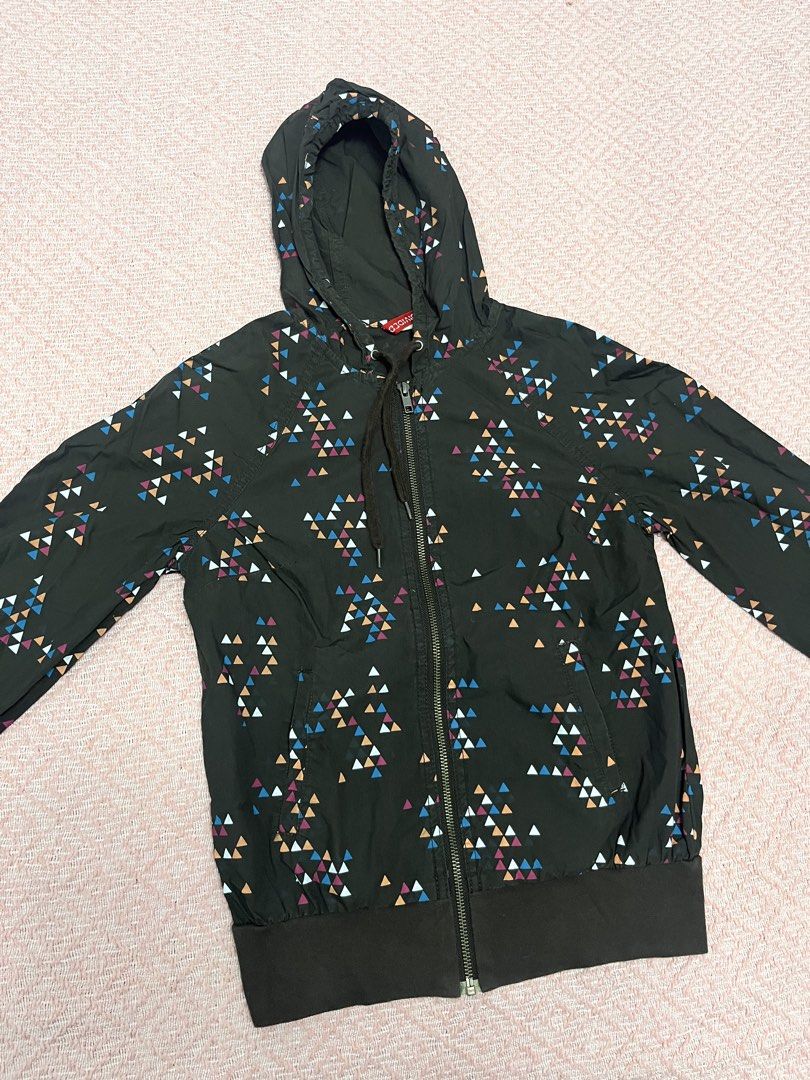 XSMALL - Size 2 - H&M Divided Brown hooded printed Jacket (Category: Coats, Jackets and Outerwear) located in Paranaque City. Submitted by regina_sy (Listing ID 1466152071, Image 1). Description: NO issue MOP: GCASH J&T Express delivery (SF c/o BUYER) * Parcel Drop-off (J&T Branch) WEEKENDS only NO WW photo 📍MNL .