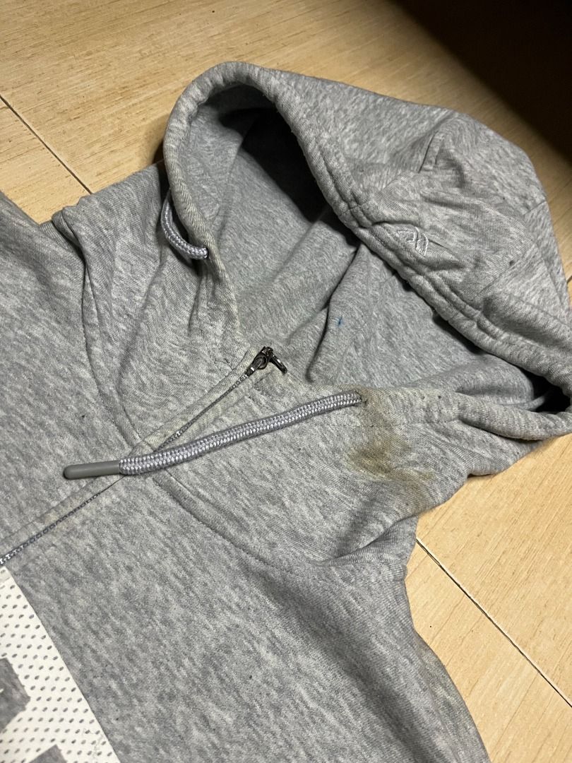 Xtep Full zip hoodie (Category: Hoodies) located in Caloocan City. Submitted by callmemarga (Listing ID 1465971072, Image 2). Description: TAGUIG LOCATION Size : S on tag Issue : Need wash Price : 150 Can ship via LBC/lalamove Half way meet ups/Pick-up.