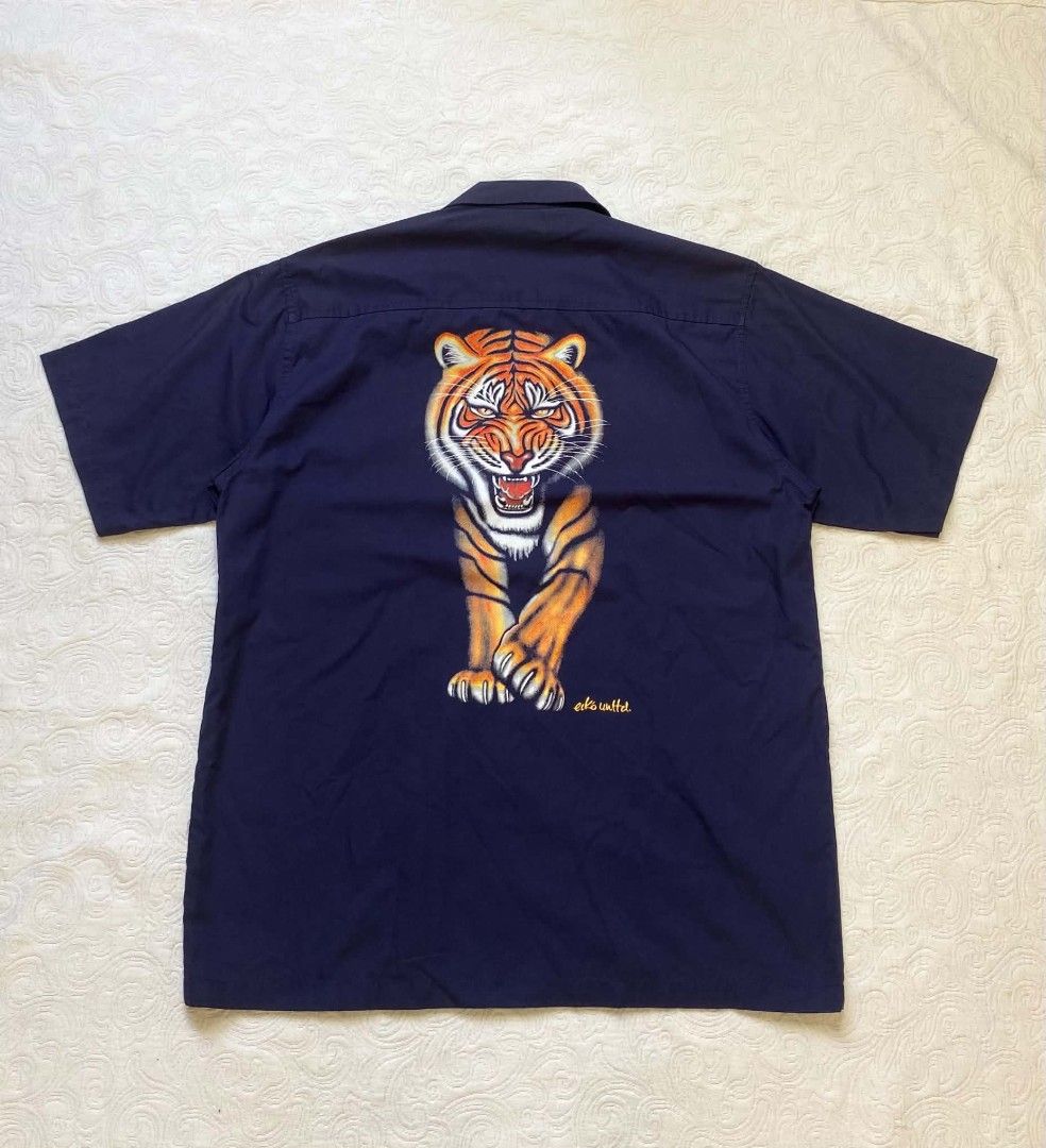 Y2k Ecko unltd polo (Category: Activewear) located in Tarlac. Submitted by dinnuh4e (Listing ID 1466050981, Image 2). Description: Y2k Ecko Unltd polo width 23 length 28.5 issue: minimal sun fade .