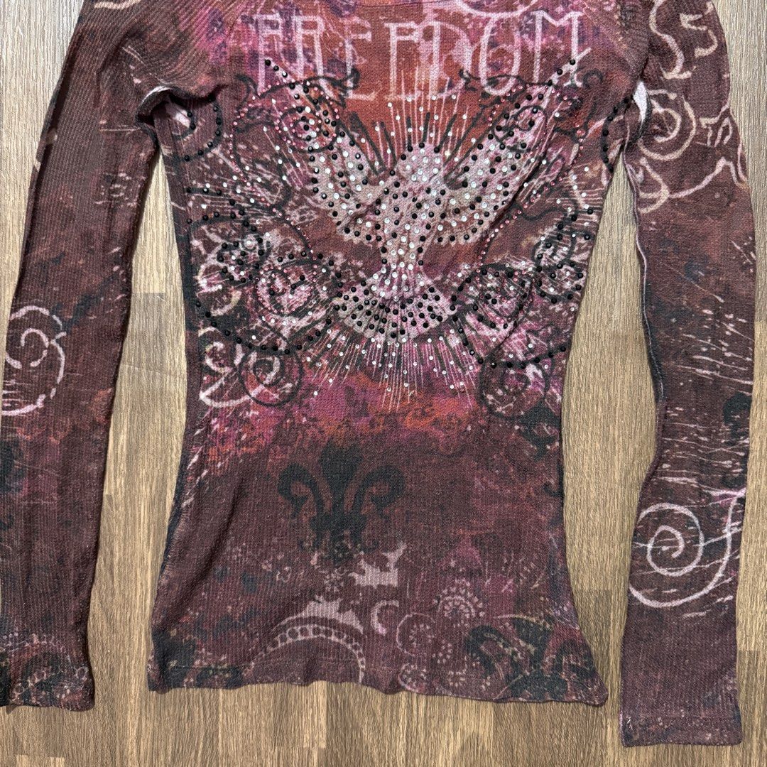 y2k grunge goth Guess aop beaded top (Category: Longsleeves) located in Pasig City. Submitted by misssynergy1800 (Listing ID 1466049929, Image 2). Description: .