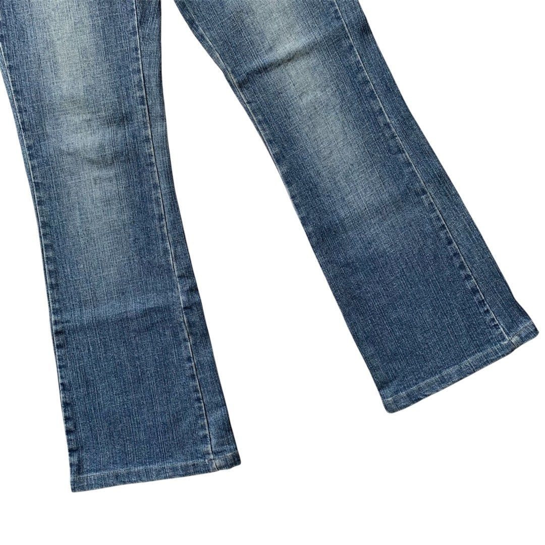 Y2K Hangten Low Rise Washed Bootcut Jeans (Category: Jeans) located in Sindangan. Submitted by holy_thrift (Listing ID 1466154120, Image 3). Description: - Y2K Hangten Low Rise Washed Bootcut Jeans - waist / 29 - rise / 8.5 - thigh / 10 - knee / 7.5 - length / 38 - leg opening / 9 - mid hard / heavy / 10% stretchy - issue / sign of usage at sa zipper nya is matigas pero working naman - no when worn🙏 - free shipping .