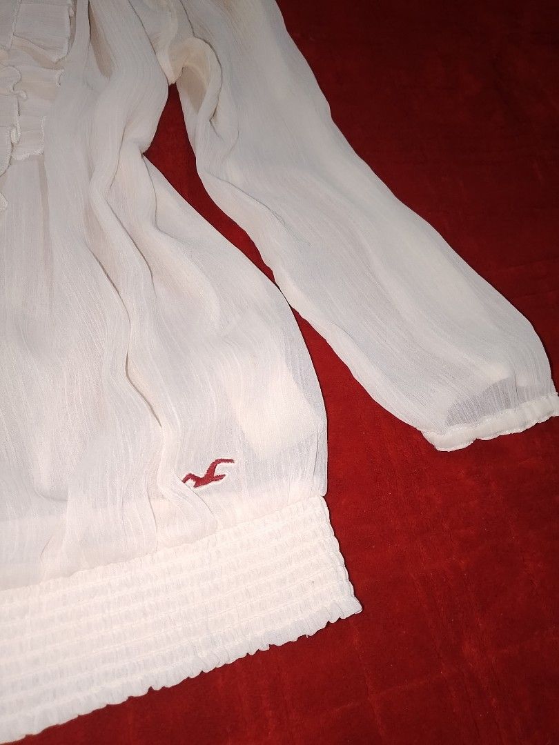 Y2k Hollister Ruffle Sheer (Category: Activewear) located in Manila. Submitted by gentlestone1998 (Listing ID 1466110205, Image 2). Description: Y2k Hollister Ruffle Sheer Mid size large excellent condition no issue.