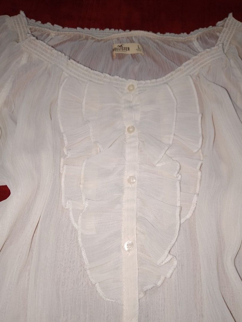 Y2k Hollister Ruffle Sheer (Category: Activewear) located in Manila. Submitted by gentlestone1998 (Listing ID 1466110205, Image 3). Description: Y2k Hollister Ruffle Sheer Mid size large excellent condition no issue.