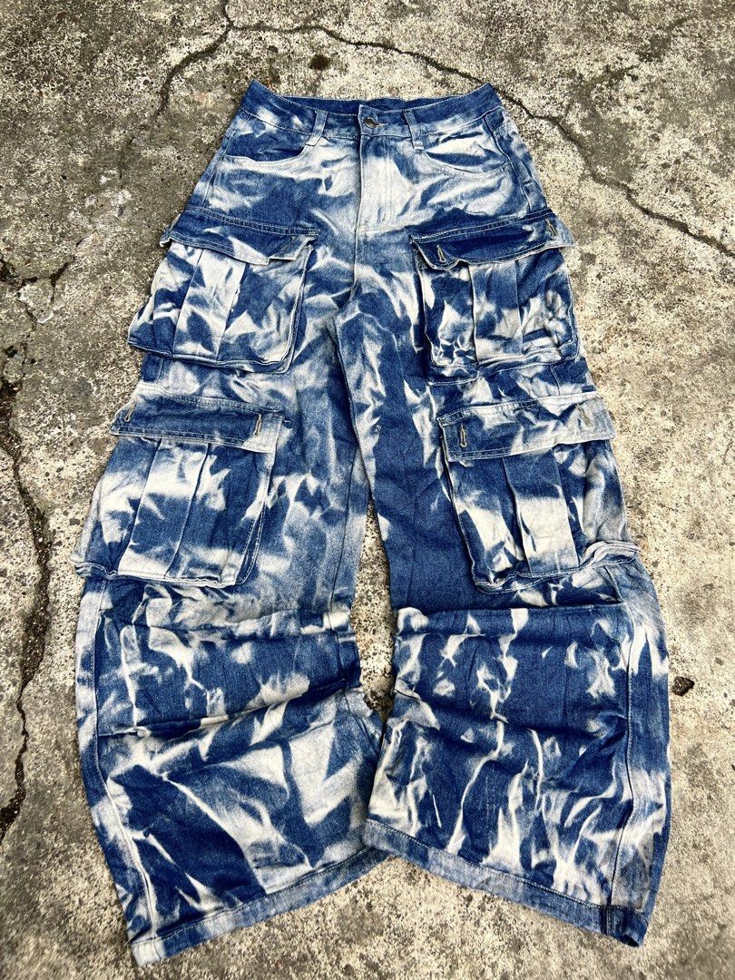 Y2k Multi pocket Jeans (Category: Jeans) located in Manila. Submitted by jamesgrefi35527 (Listing ID 1465995805, Image 1). Description: Dm.