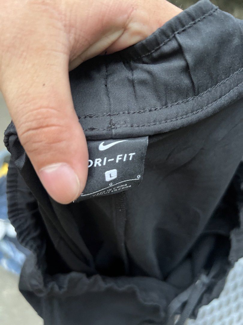 Y2k Nike Trackpants (Category: Activewear) located in Manila. Submitted by jamesgrefi35527 (Listing ID 1466113333, Image 3). Description: Dm.