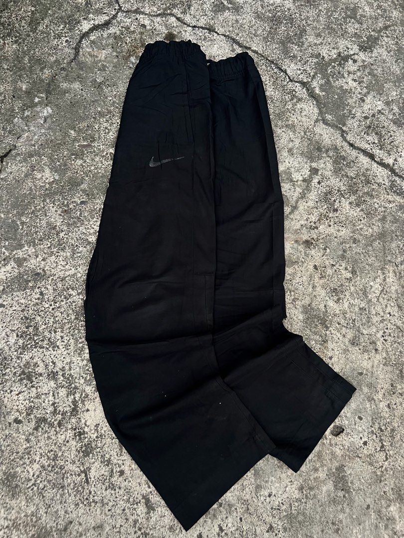 Y2k Nike Trackpants (Category: Activewear) located in Manila. Submitted by jamesgrefi35527 (Listing ID 1466113333, Image 2). Description: Dm.