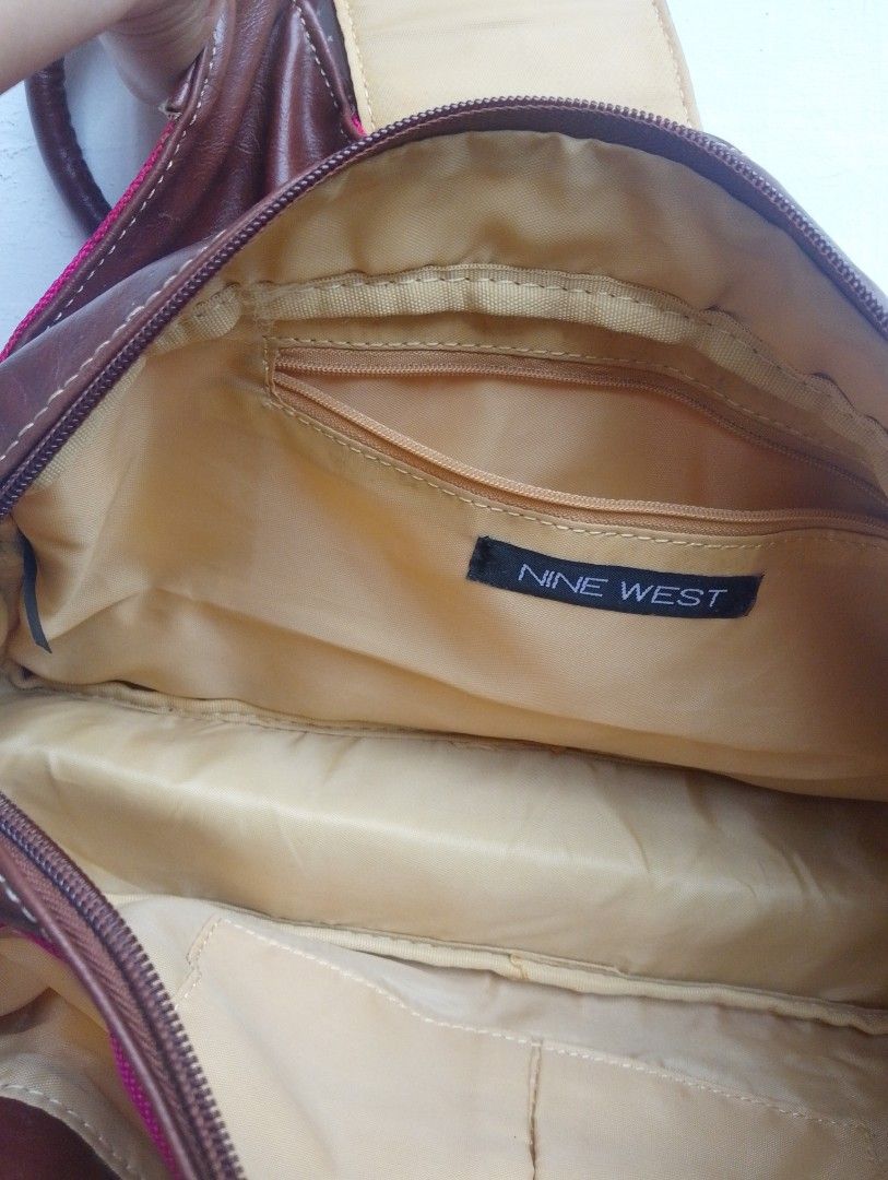 Y2k ninewest bag (Category: Shoulder Bags) located in Roxas City. Submitted by leeeryue (Listing ID 1465993030, Image 2). Description: nonissue.