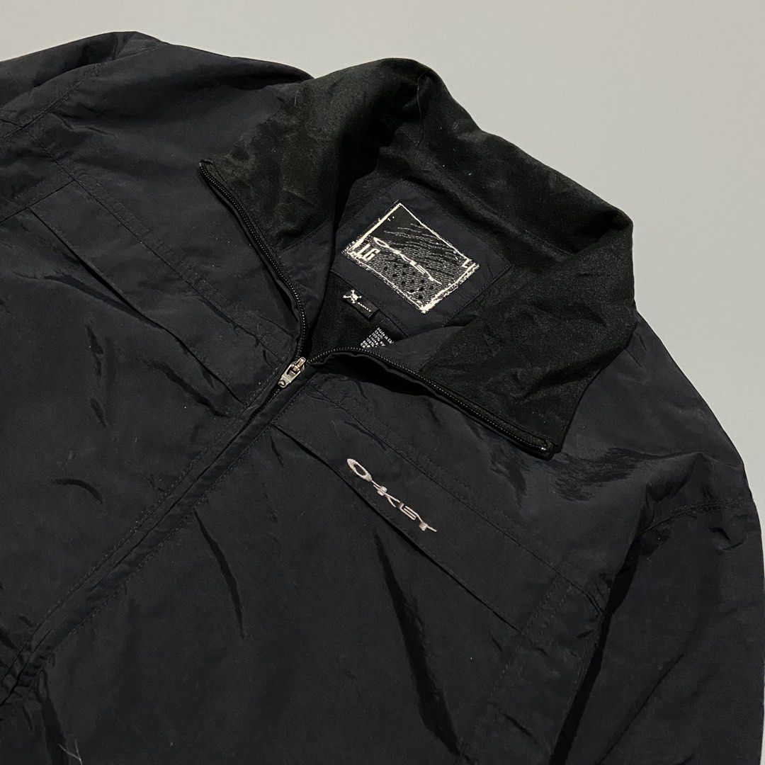 Y2k Oakley Military Style Multi-Pocket Jacket (Category: Coats, Jackets and Outerwear) located in Cebu City. Submitted by johngregmoldez03 (Listing ID 1466060929, Image 2). Description: Y2k Oakley Military Style Multi-Pocket Jacket Size: Large Dimension: 25 Width / 30 Length Color Rate: 9.5/10 Excellent Condition - Need Wash ( Honest Issue only 1 broken logo puller Pm📩.