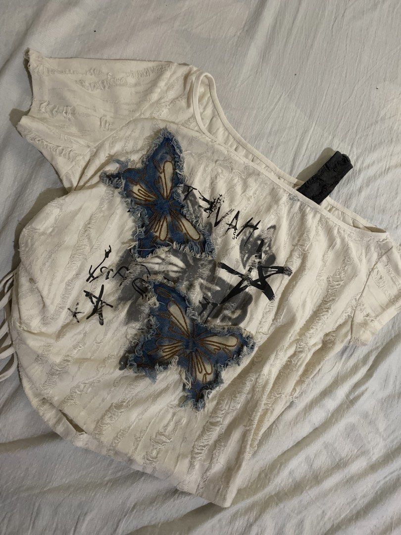 Y2K One Shoulder Top (Category: Shirts) located in Iloilo. Submitted by chelseyywz (Listing ID 1466022645, Image 1). Description: Really love this ❤️ XL on tag. Y2K One shoulder top.