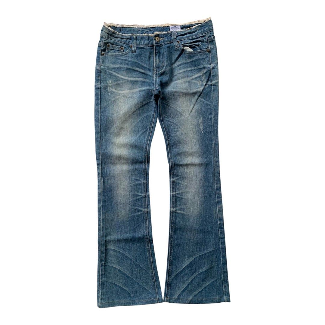 Y2k Sinmau Washed Low Rise Flared / Bootcut Jeans (Category: Jeans) located in Sindangan. Submitted by holy_thrift (Listing ID 1466036867, Image 1). Description: - Y2k Sinmau Washed Low Rise Flared / Bootcut Jeans - waist / 29 - rise / 8 - thigh / 10.5 - knee / 7 - length / 38 - leg opening / 9 - mid hard / heavy / 10% stretchy - issue / sign of usage nasa pic na lahat ng dets - no when worn🙏 - free shipping.