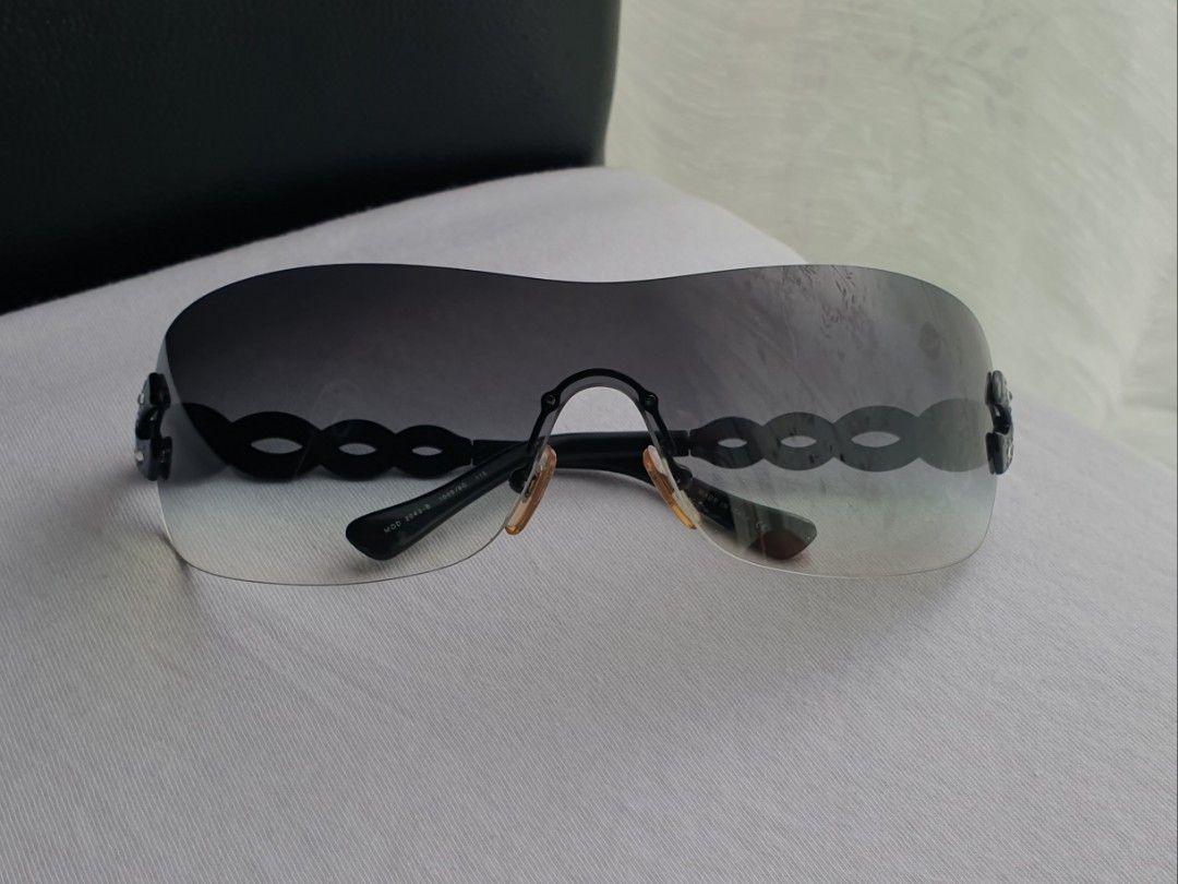 Y2K Versace Wrap-around Sunglasses (Category: Sunglasses & Eyewear) located in Quezon City. Submitted by WasalakTwo (Listing ID 1466150791, Image 2). Description: Bought in Japan Good as new Goodcondition Complete inclusions Yung box lang ang luma Open for delivery nationwide.