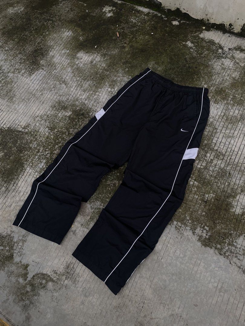 Y2k Vintage Nike Trackpants Double Lining (Category: Joggers) located in Manila. Submitted by arooold (Listing ID 1466048708, Image 3). Description: Vintage Nike Trackpants Double Lining Climatfit 26-30 W - Stretch to 32 40 L 9 Hem Size L on Tag No Issue Color Rate 100/10 Complete Tag/Wash Tag As New 100/10 Excellent Condi Qc loc, dm if interested! 📩📩📩.