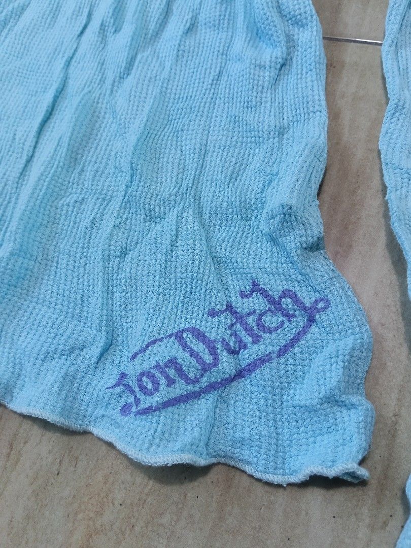 Y2k Vo Dutch (Category: Longsleeves) located in Glan. Submitted by cpaharodde48008 (Listing ID 1466071760, Image 3). Description: y2k Vu Dutch long sleeve lightly used size 90.