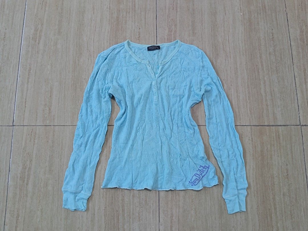 Y2k Vo Dutch (Category: Longsleeves) located in Glan. Submitted by cpaharodde48008 (Listing ID 1466071760, Image 1). Description: y2k Vu Dutch long sleeve lightly used size 90.