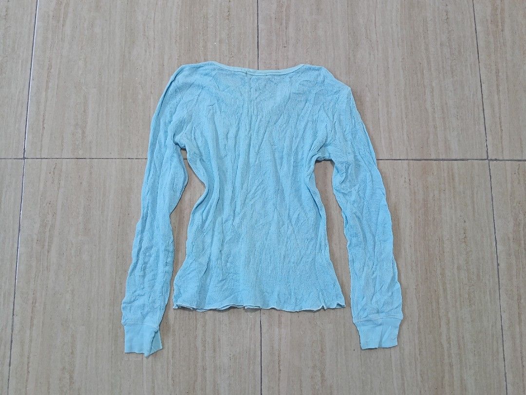 Y2k Vo Dutch (Category: Longsleeves) located in Glan. Submitted by cpaharodde48008 (Listing ID 1466071760, Image 2). Description: y2k Vu Dutch long sleeve lightly used size 90.