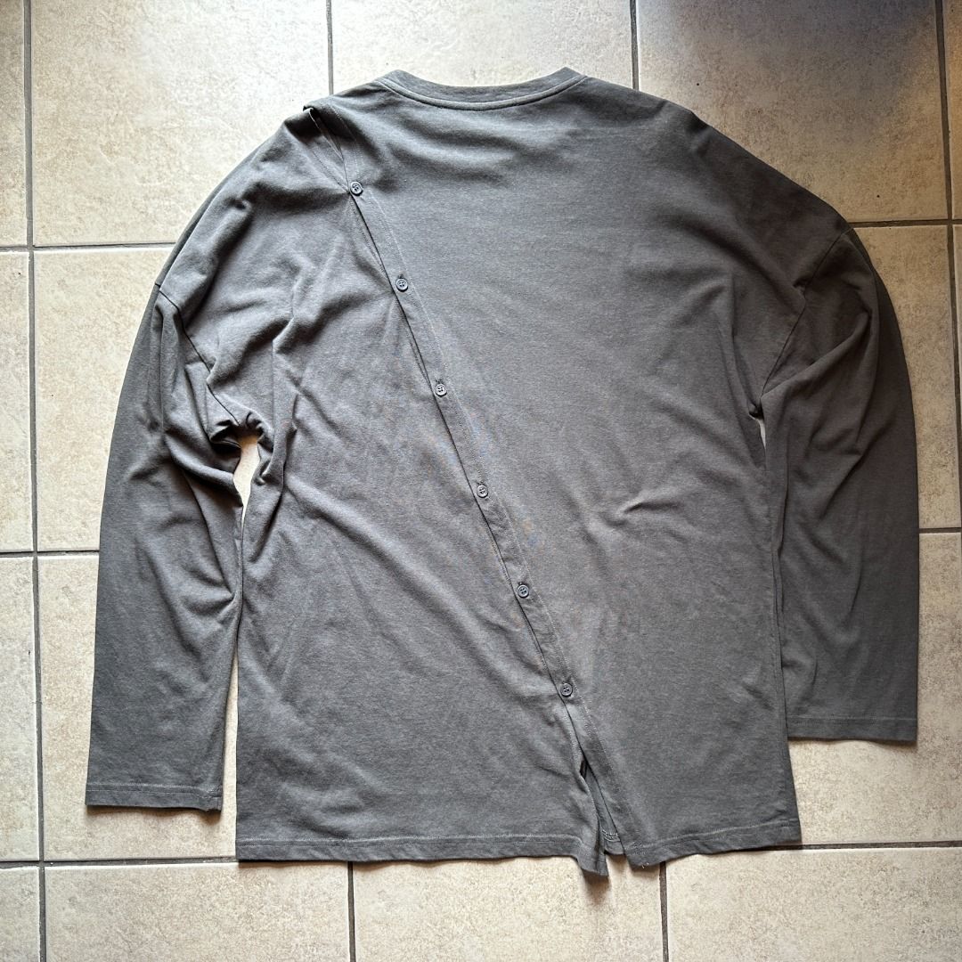 Y PROJECT (Y / PROJECT) Diagonal Button-down Detail Long-sleeve (Category: Tshirts & Polo Shirts ) located in Mandaluyong City. Submitted by yohjivangarcons (Listing ID 1466087279, Image 2). Description: No size tag. Measures M to L. .