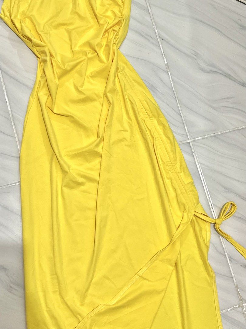 Yellow Side Ruched Maxi Dress (Category: Dresses) located in Bulacan. Submitted by archivesbyjanine (Listing ID 1466042265, Image 2). Description: S on tag Fit xs-s Thick fabric.