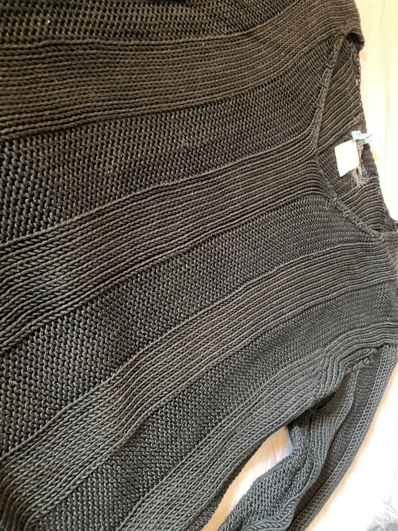 YOHJI YAMAMOTO (Y’S FORMEN) Knit / Knitted Pullover (Category: Coats, Jackets and Outerwear) located in Mandaluyong City. Submitted by yohjivangarcons (Listing ID 1466108296, Image 3). Description: Size M but fits L..